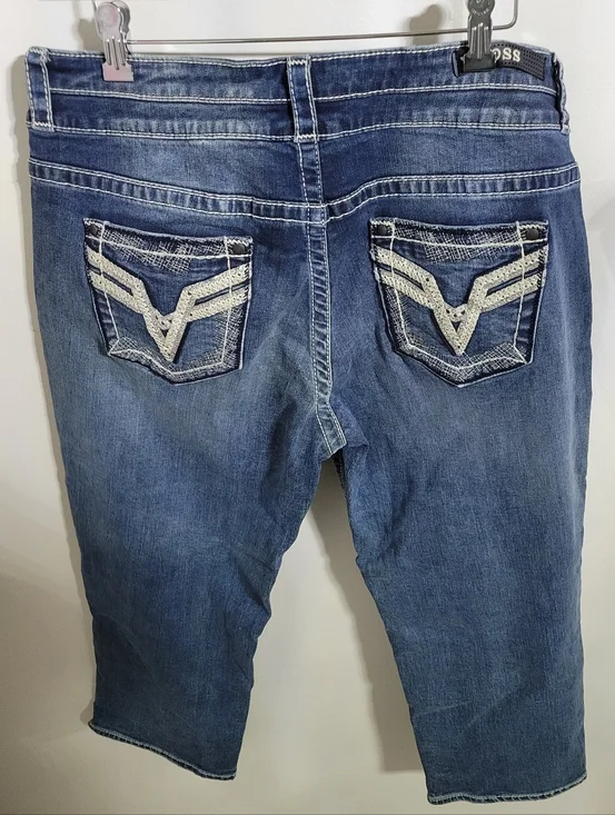 Women's Vigoss Capri Jeans Heritage Fit, Size 16 w/ a 21" inseam - Picture 1 of 6
